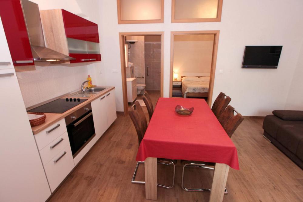 Apartman 2+2 C6 Appartement Baška Voda Buitenkant foto